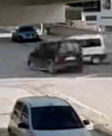 elazigda-hafif-ticari-araclarin-carpisma-ani-feXHibgj.jpg