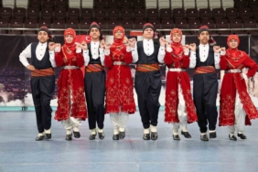 elazigda-halk-oyunlari-yarismasi-renklerin-dansi-OmA1bCj2.jpg