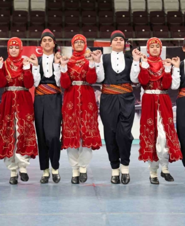 elazigda-halk-oyunlari-yarismasi-renklerin-dansi-OmA1bCj2.jpg