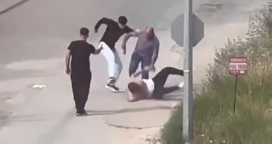 Elazığ'da İki Farklı Grup Arasında Yaşanan Kavga Olayı Elazığ’da İki Farklı Grup Arasında Yaşanan Kavga Olayı