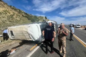 elazigda-koy-minibusu-devrildi-3u-agir-7-yarali-Qh5RiXPL.jpg