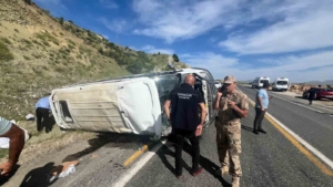 elazigda-koy-minibusu-devrildi-3u-agir-7-yarali-Qh5RiXPL.jpg