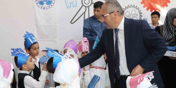 Elazığ'da Kur'an Kursu Mezuniyet Töreni: Coşku ve Gurur Dolu Anlar Elazığ’da Kur’an Kursu Mezuniyet Töreni: Coşku ve Gurur Dolu Anlar