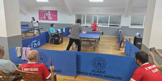 Elazığ'da Kurumlar Arası Masa Tenisi Şampiyonası: Heyecan Dolu Anlar Elazığ’da Kurumlar Arası Masa Tenisi Şampiyonası: Heyecan Dolu Anlar