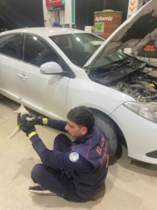 elazigda-motor-bolumune-sikisan-kedi-itfaiye-ekiplerince-kurtarildi-vPQli95D.jpg
