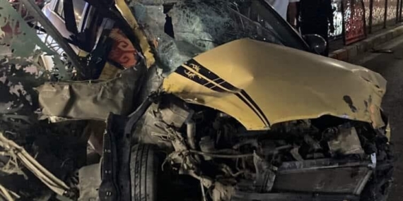 Elazığ'da Otomobil Bariyerlere Çarptı: Bir Yaralı Elazığ’da Otomobil Bariyerlere Çarptı: Bir Yaralı