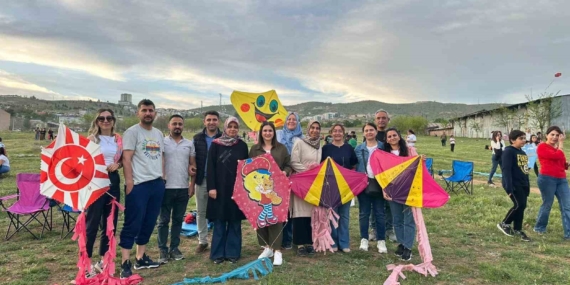 Elazığ'da Rüzgarın Dansı: 3. Geleneksel Uçurtma Şenliği Elazığ’da Rüzgarın Dansı: 3. Geleneksel Uçurtma Şenliği