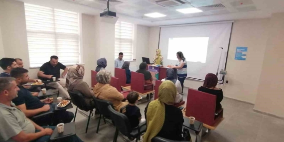 Elazığ'da Sağlıklı Yaşam Akademisi Eğitimlerine Devam Ediliyor Elazığ’da Sağlıklı Yaşam Akademisi Eğitimlerine Devam Ediliyor