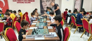 elazigda-satranc-tutkunlari-icin-heyecan-dolu-anlar-devam-ediyor-rRvzwxmL.jpg