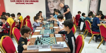 elazigda-satranc-tutkunlari-icin-heyecan-dolu-anlar-devam-ediyor-rRvzwxmL.jpg