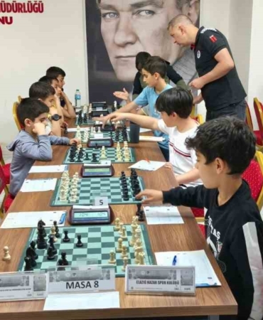elazigda-satranc-tutkunlari-icin-heyecan-dolu-anlar-devam-ediyor-rRvzwxmL.jpg