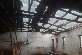Elazığ'da Şiddetli Fırtına Ahırın Çatısını Uçurdu elazigda-siddetli-firtina-ahirin-catisini-ucurdu-lT1GQOFH.jpg