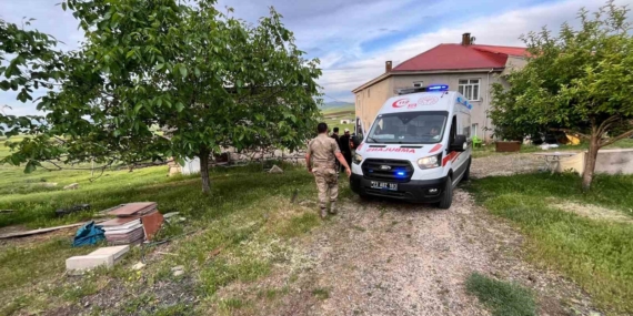 Elazığ'da Traktör Altında Kalan Kişi Hastaneye Kaldırıldı Elazığ’da Traktör Altında Kalan Kişi Hastaneye Kaldırıldı