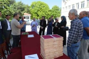elazigda-ureticilere-ozel-ipek-bocegi-larvasi-dagitimi-yapildi-Cn8AvhE3.jpg