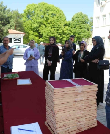 elazigda-ureticilere-ozel-ipek-bocegi-larvasi-dagitimi-yapildi-Cn8AvhE3.jpg