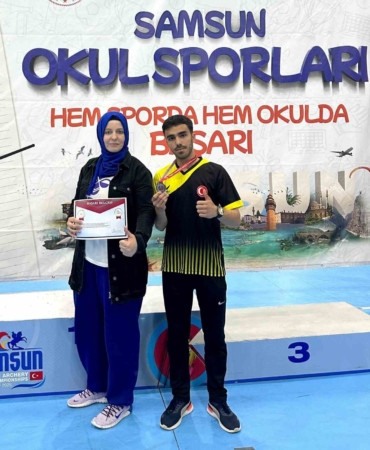 elazigli-sporcu-bilek-guresinde-turkiye-ikinciligini-elde-etti-PS3m6Xu4.jpg