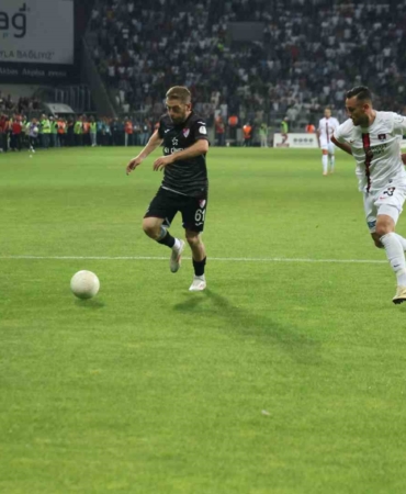 Elazığspor ile Vanspor FK Maçı İptal Edildi: Nedenleri ve Detaylar elazigspor-ile-vanspor-fk-maci-iptal-edildi-nedenleri-ve-detaylar-qTd1Yk9c.jpg