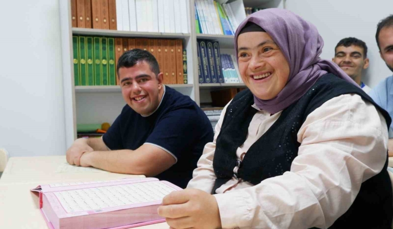 engelleri-asan-ask-down-sendromlu-fatma-ve-muhammetin-kuran-i-kerim-sevgisi-2yKkpOUk.jpg