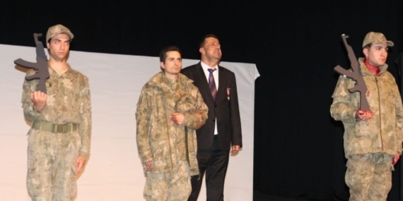 Gazi Yalçın Yedek: Sahnede Büyüleyici Bir Hayat Hikayesi