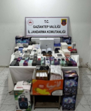 gaziantepte-2-milyon-tl-degerinde-kacak-elektronik-esya-operasyonu-Jub7Xjqz.jpg
