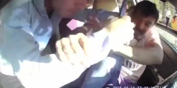 Gaziantep'te Taksiciye Bıçaklı Saldırı: O Anların Şok Edici Görüntüleri Gaziantep’te Taksiciye Bıçaklı Saldırı: O Anların Şok Edici Görüntüleri