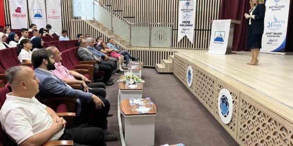 Gençlerin Afet Bilinci: Farkındalık ve Hazırlık Eğitimi Gençlerin Afet Bilinci: Farkındalık ve Hazırlık Eğitimi