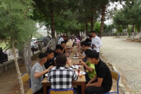 gercus-kaymakami-ogrencilerle-kahvaltida-bulustu-gelecegin-teminati-genclerle-bir-araya-geldi-4nP8RAAO.jpg