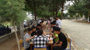 gercus-kaymakami-ogrencilerle-kahvaltida-bulustu-gelecegin-teminati-genclerle-bir-araya-geldi-4nP8RAAO.jpg