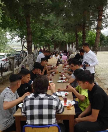 gercus-kaymakami-ogrencilerle-kahvaltida-bulustu-gelecegin-teminati-genclerle-bir-araya-geldi-4nP8RAAO.jpg