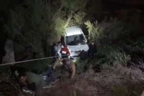 hakkaride-hafif-ticari-arac-zap-suyuna-dustu-1-kisi-yaralandi-BlJ3BRXg.jpg
