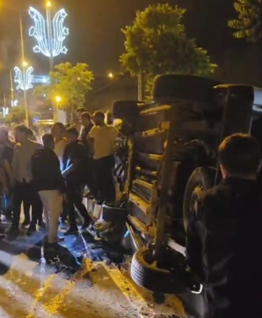 hakkaride-kontrolden-cikan-arac-devrildi-1-kisi-yaralandi-REE5ahSm.jpg