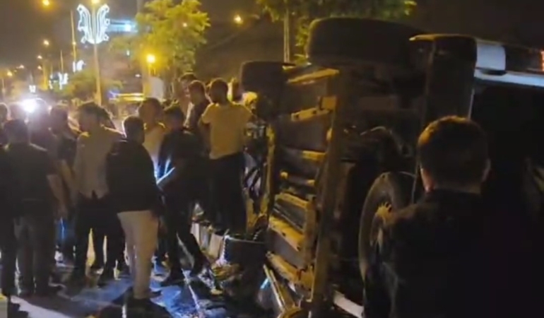 hakkaride-kontrolden-cikan-arac-devrildi-1-kisi-yaralandi-REE5ahSm.jpg