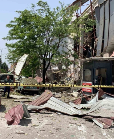 hali-fabrikasinda-sok-patlama-7-kisi-yaralandi-4diudfYt.jpg