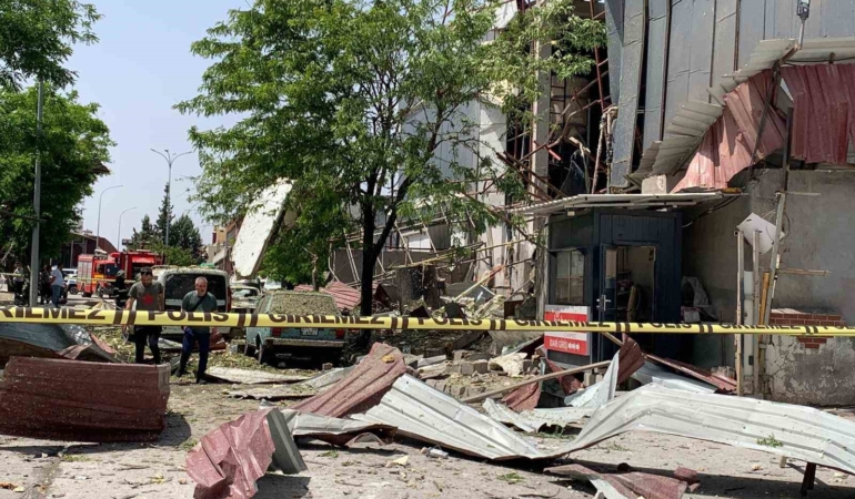 hali-fabrikasinda-sok-patlama-7-kisi-yaralandi-4diudfYt.jpg