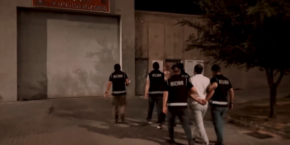 Iğdır'da Rüşvet Skandalında 2 Kişi Tutuklandı Iğdır’da Rüşvet Skandalında 2 Kişi Tutuklandı