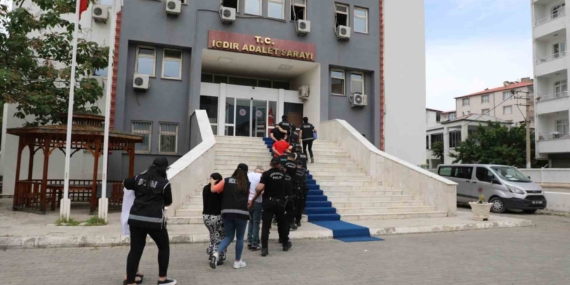 Iğdır'da Suç Şebekesine Darbe: 12 Şüpheli Adliyeye Sevk Edildi Iğdır’da Suç Şebekesine Darbe: 12 Şüpheli Adliyeye Sevk Edildi