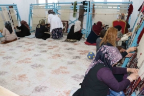 kadinlarin-eliyle-gelecege-tasinan-kilim-sanati-GNyzlut2.jpg