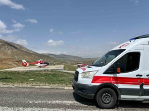 kafa-travmasi-geciren-hastaya-acil-mudahale-ambulans-helikopter-havalandi-T9mSzex8.jpg