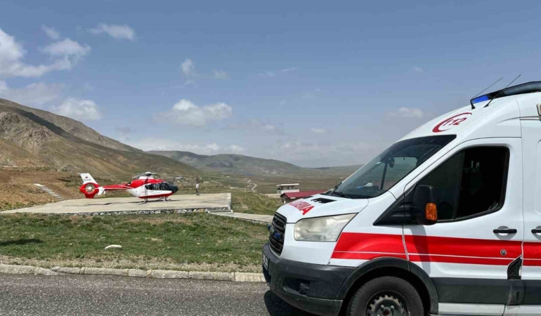 kafa-travmasi-geciren-hastaya-acil-mudahale-ambulans-helikopter-havalandi-T9mSzex8.jpg