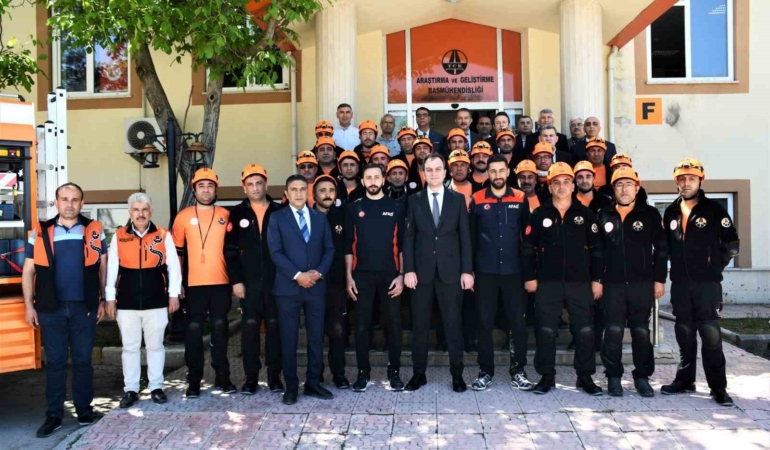 karayollari-afetlere-karsi-guclu-hazirlik-28-kisilik-mudahale-ekibi-kuruldu-cHcbjWAz.jpg