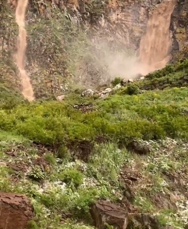 karsta-yagislar-sel-felaketine-yol-acti-akyaka-kanyonunda-buyuleyici-selaleler-olustu-FvyQv8Rp.jpg