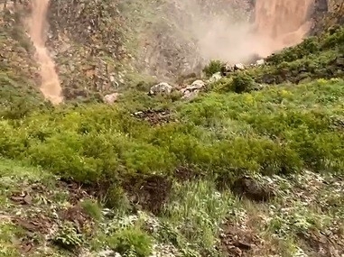 Kars’ta Yağışlar Sel Felaketine Yol Açtı, Akyaka Kanyonu’nda Büyüleyici Şelaleler Oluştu Kars’ta Yağışlar Sel Felaketine Yol Açtı, Akyaka Kanyonu’nda Büyüleyici Şelaleler Oluştu