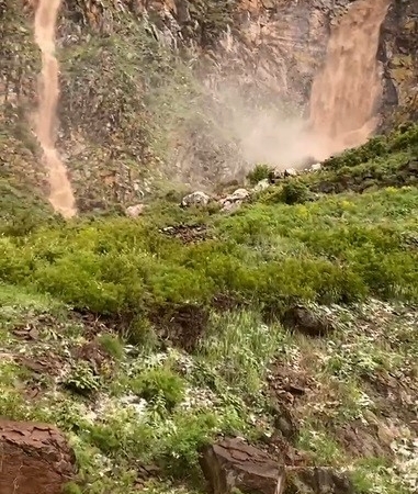 karsta-yagislar-sel-felaketine-yol-acti-akyaka-kanyonunda-buyuleyici-selaleler-olustu-FvyQv8Rp.jpg
