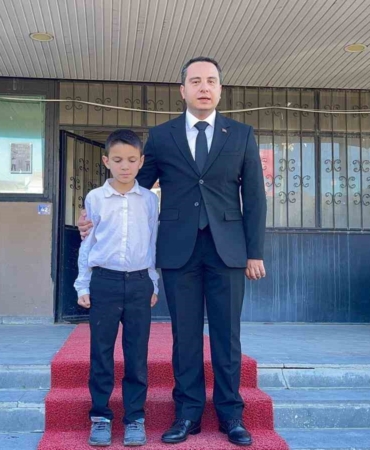 kaymakam-olma-hayalini-gerceklestiren-umutun-basari-hikayesi-lWi9h41S.jpg