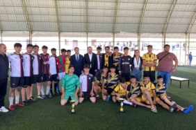 kaymakam-yurdagul-liseler-arasi-futbol-turnuvasi-sampiyonuna-kupa-takdim-etti-VwpE3c93.jpg