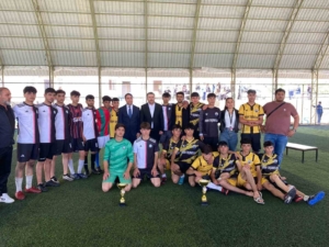 kaymakam-yurdagul-liseler-arasi-futbol-turnuvasi-sampiyonuna-kupa-takdim-etti-VwpE3c93.jpg