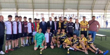 kaymakam-yurdagul-liseler-arasi-futbol-turnuvasi-sampiyonuna-kupa-takdim-etti-VwpE3c93.jpg
