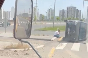 kaza-sonrasi-surucu-yan-yatan-kamyonetinin-yaninda-bekliyor-Q8JVTviX.jpg