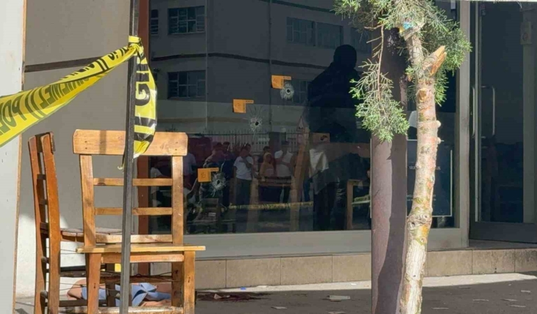 kiraathanenin-onunde-genc-adamin-kanli-infazi-olayin-detaylari-RnQTnx5K.jpg