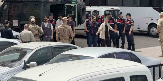 Korkunç Baba-Oğul Cinayetinde 4 Şahıs Tutuklandı: Yanmış Cansız Bedenler Korkunç Baba-Oğul Cinayetinde 4 Şahıs Tutuklandı: Yanmış Cansız Bedenler